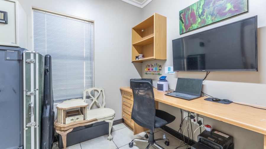 5 Bedroom Property for Sale in Parklands Western Cape